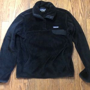 Womens Black Patagonia fleece pullover. Size Small